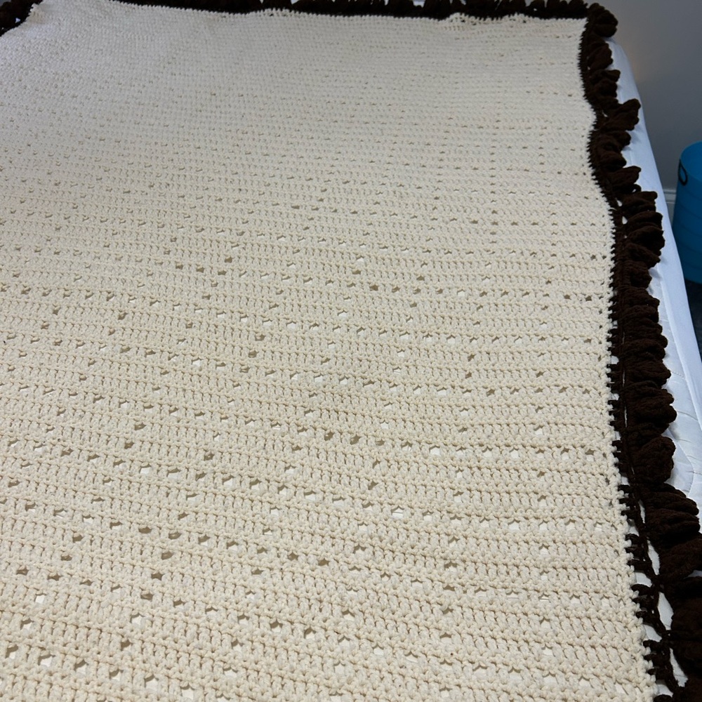 Handmade cream crochet blanket with a brown bobble stitch border - Picture 6 of 8